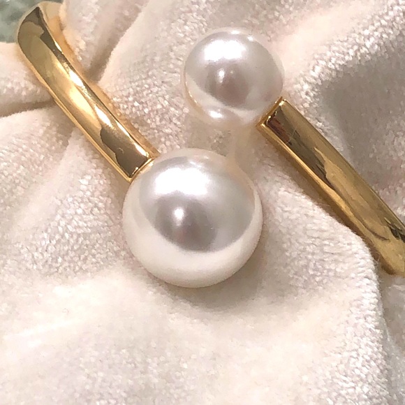 🎉Host Pick!🎉NEW! Faux pearl and gold twist accent bracelet - Picture 2 of 9